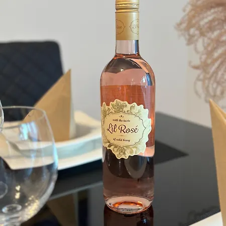 アパート P & A ゾルタウ